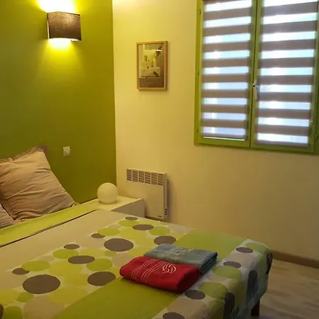 Проживание в семье Chambres Dans Avec Piscine 3min De *